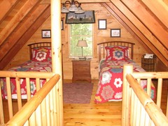 Sleeping Loft 2 with Twin Beds